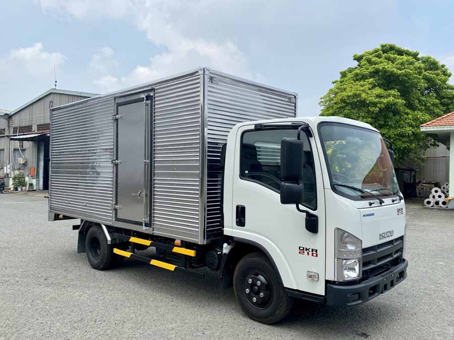 Kiểm tra tình trạng xe trước khi thuê là bước quan trọng để tránh rủi ro kỹ thuật
