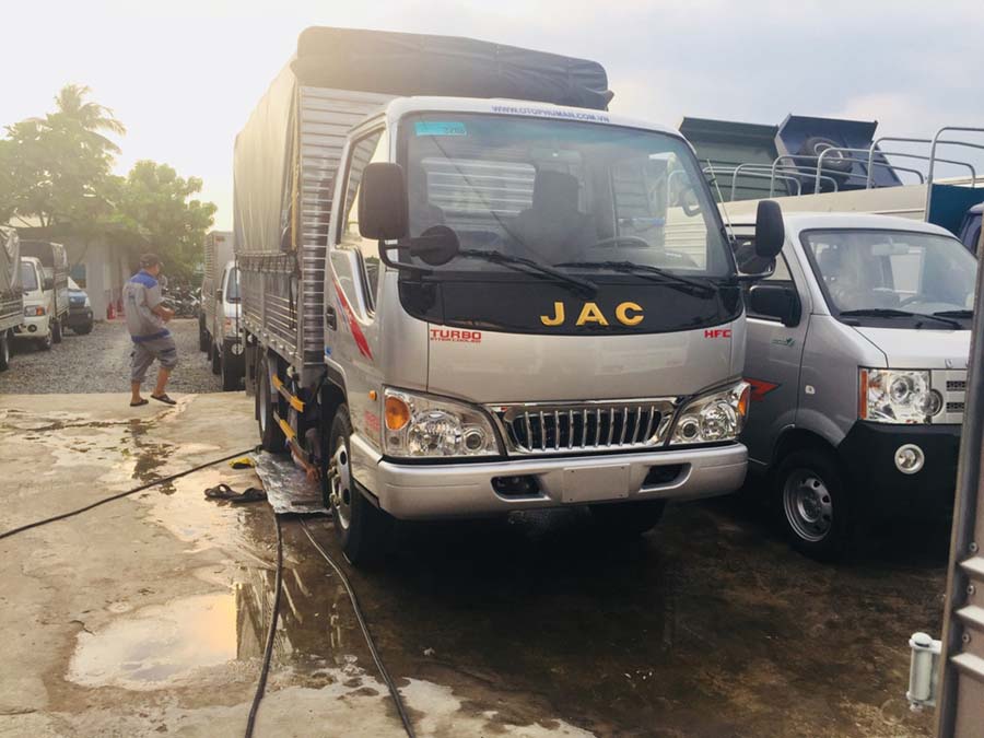 xe tải 2.5 tấn chở hàng